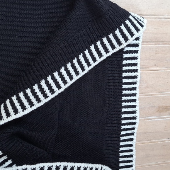 Black Knit Sweater Top w/ Striped Trim Short Sleeve Stylish Lightweight - Picture 3 of 9